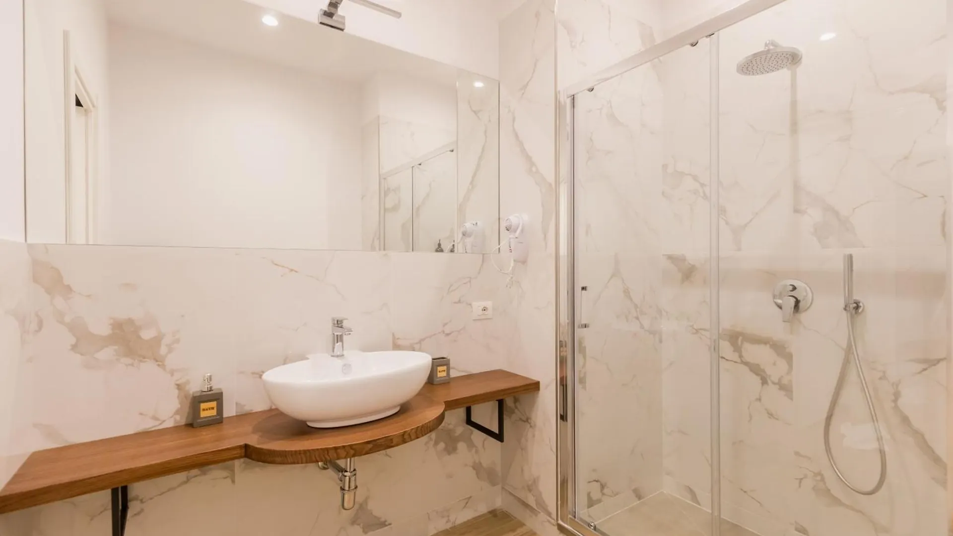 Dado Apartment Neapol 0*,  Włochy